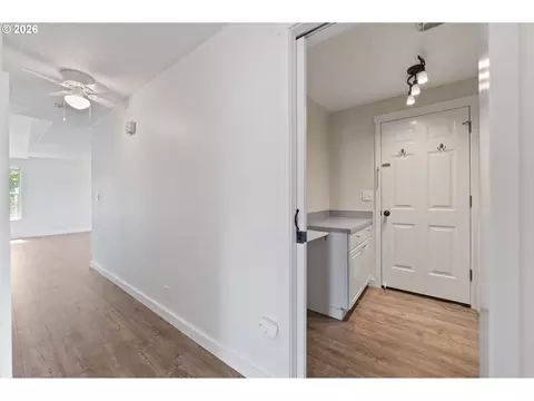 Entry Way - 149 73rd St, Springfield, OR 97478 photo 2 of 2