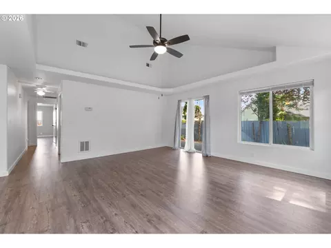 Living - 149 73rd St, Springfield, OR 97478 photo 5 of 5