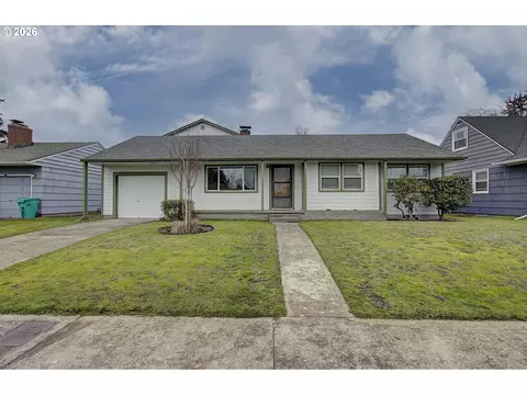 9234 SE Salmon St, Portland, OR 97216