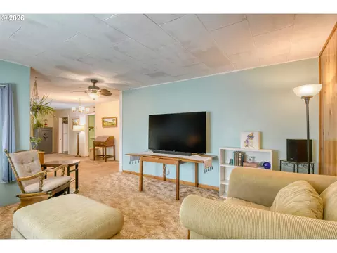Living - 237 SW 2nd St, Pilot Rock, OR 97868 photo 3 of 3