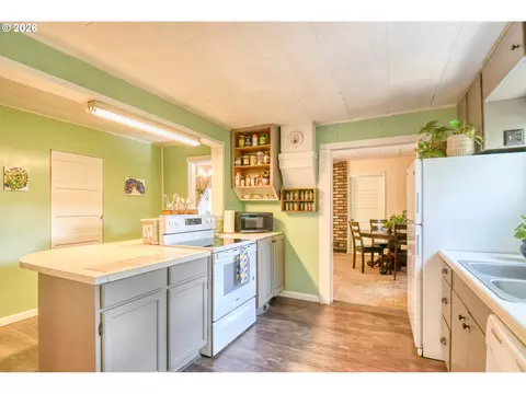 Kitchen - 237 SW 2nd St, Pilot Rock, OR 97868 photo 1 of 5