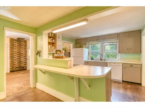 Kitchen - 237 SW 2nd St, Pilot Rock, OR 97868 photo 5 of 5