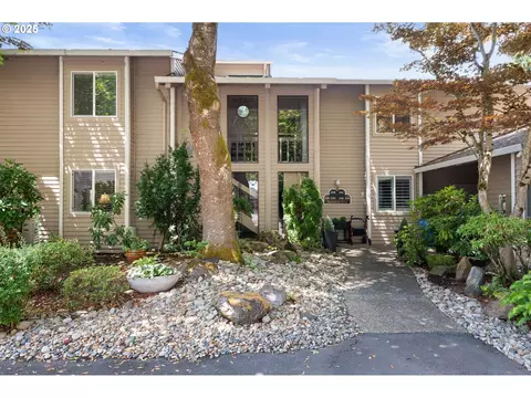 31959 SW Charbonneau Dr, Wilsonville, OR 97070