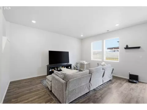 Living - 2611 26th Loop, Springfield, OR 97477 photo 1 of 1