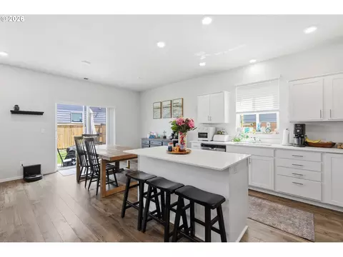 Kitchen - 2611 26th Loop, Springfield, OR 97477 photo 1 of 6