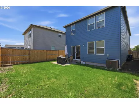 Exterior - 2611 26th Loop, Springfield, OR 97477 photo 5 of 8