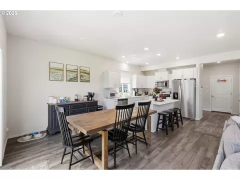 Dining - 2611 26th Loop, Springfield, OR 97477 photo 1 of 1