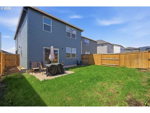 Exterior - 2611 26th Loop, Springfield, OR 97477 photo 6 of 8