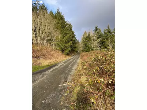 33861 Row River Rd, Cottage Grove, OR 97424