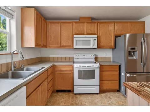 Kitchen - 4854 A St, Springfield, OR 97478 photo 3 of 3