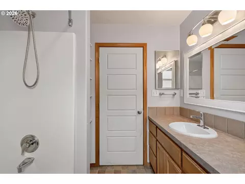 Bath - 4854 A St, Springfield, OR 97478 photo 2 of 6
