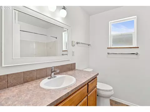 Bath - 4854 A St, Springfield, OR 97478 photo 4 of 6