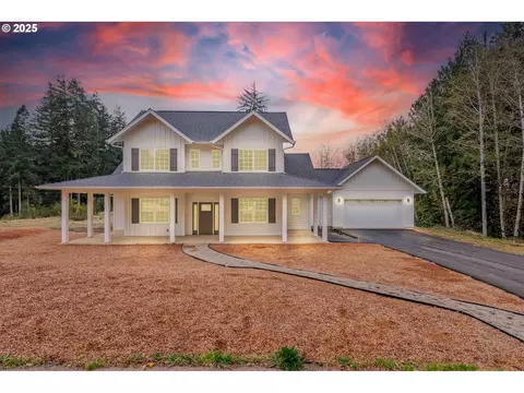62152 Bartleson Rd, Coos Bay, OR 97420