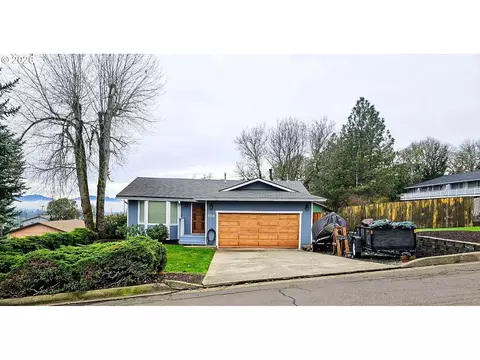 1818 NE Todd St, Roseburg, OR 97470