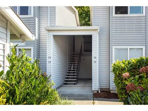 15000 SW Farmington Rd #16, Beaverton, OR 97007