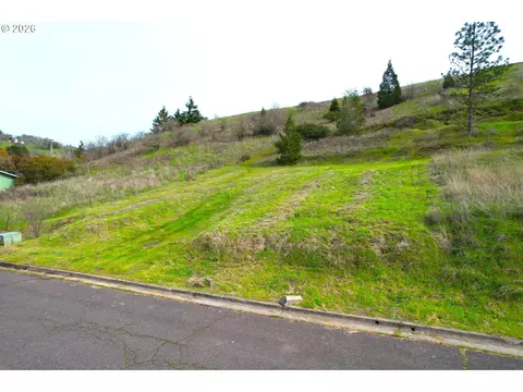 195 NE Sandy Ter, Myrtle Creek, OR 97457