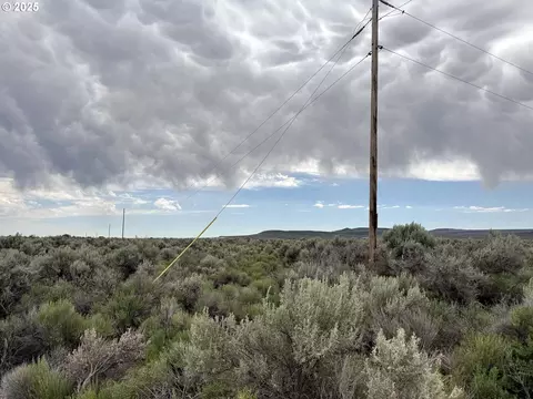 north fandango road, Christmas Valley, OR 97641