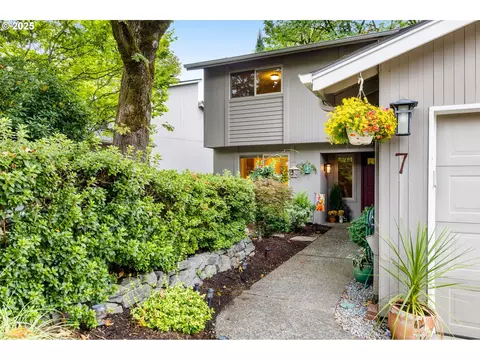 7 Bloch Ter, Lake Oswego, OR 97035
