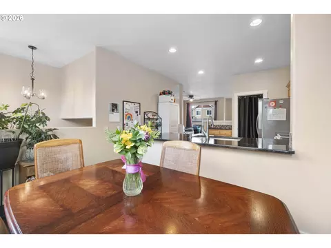 Dining - 2571 NW 1st Dr, Gresham, OR 97030 photo 2 of 2