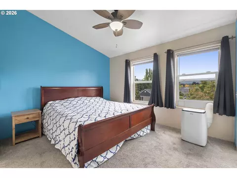 Bedroom - 2571 NW 1st Dr, Gresham, OR 97030 photo 1 of 5