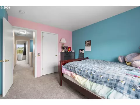Bedroom - 2571 NW 1st Dr, Gresham, OR 97030 photo 4 of 5