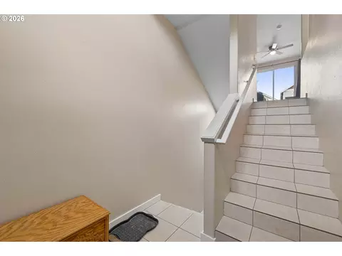 Entry Way - 2571 NW 1st Dr, Gresham, OR 97030 photo 2 of 2