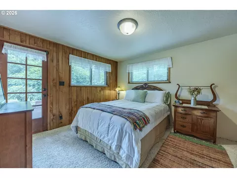 Bedroom - 88313 Millican Rd, Springfield, OR 97478 photo 2 of 5