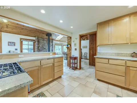 Kitchen - 88313 Millican Rd, Springfield, OR 97478 photo 7 of 7
