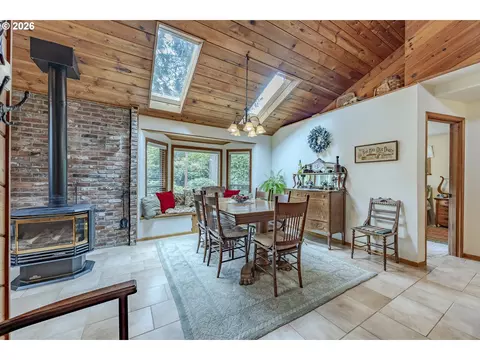 Dining - 88313 Millican Rd, Springfield, OR 97478 photo 1 of 4