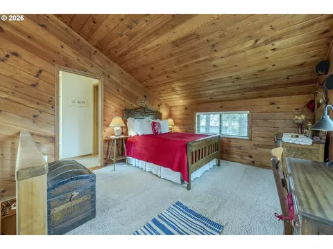 Bedroom - 88313 Millican Rd, Springfield, OR 97478 photo 4 of 5