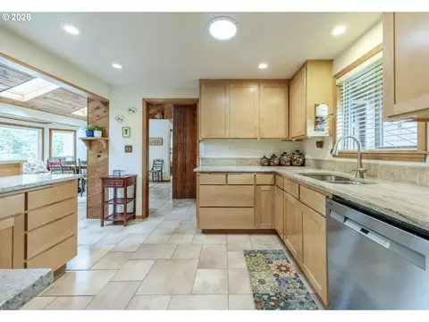 Kitchen - 88313 Millican Rd, Springfield, OR 97478 photo 6 of 7