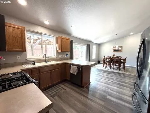 Kitchen - 2273 Eagle Loop, Sutherlin, OR 97479 photo 1 of 5