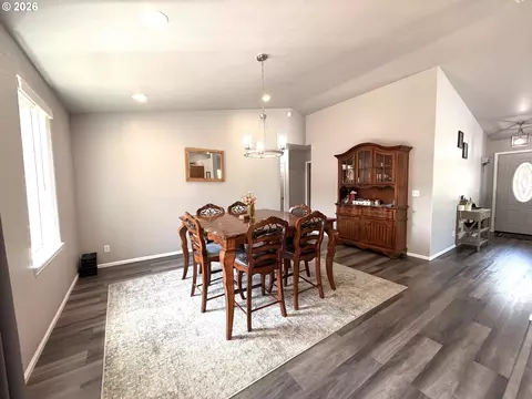 Dining - 2273 Eagle Loop, Sutherlin, OR 97479 photo 2 of 3