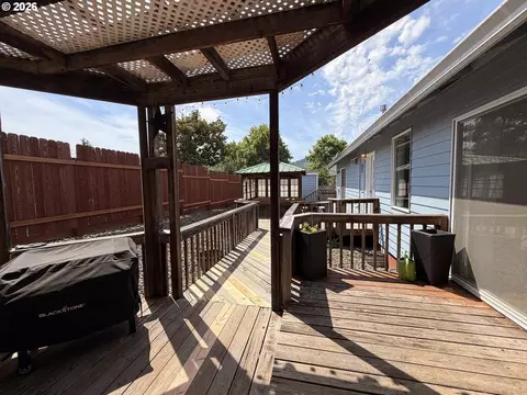 Exterior - 2273 Eagle Loop, Sutherlin, OR 97479 photo 5 of 12
