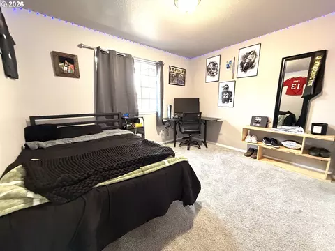 Bedroom - 2273 Eagle Loop, Sutherlin, OR 97479 photo 5 of 7