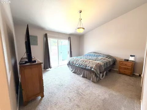 Bedroom - 2273 Eagle Loop, Sutherlin, OR 97479 photo 1 of 7