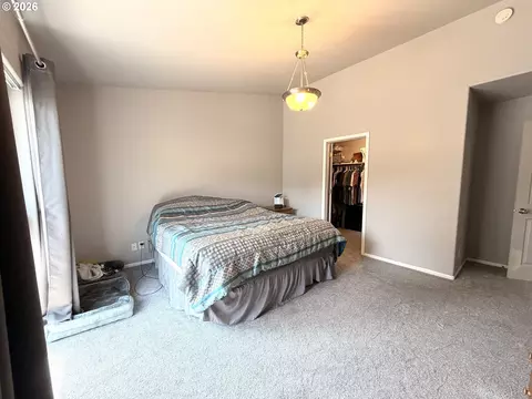 Bedroom - 2273 Eagle Loop, Sutherlin, OR 97479 photo 2 of 7