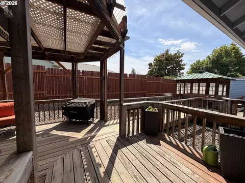 Exterior - 2273 Eagle Loop, Sutherlin, OR 97479 photo 6 of 12