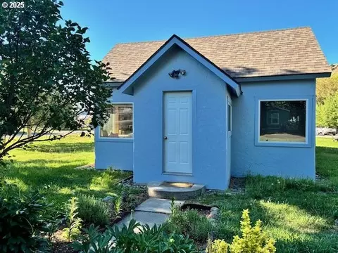 107 W 4th St, Wallowa, OR 97885