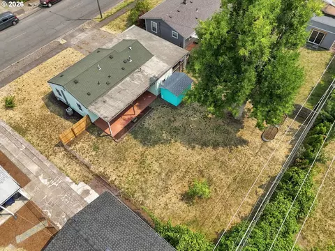 View/Area - 2685 E St, Springfield, OR 97477 photo 2 of 3