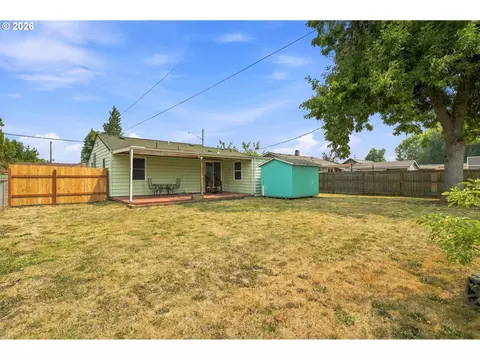 Exterior - 2685 E St, Springfield, OR 97477 photo 2 of 6