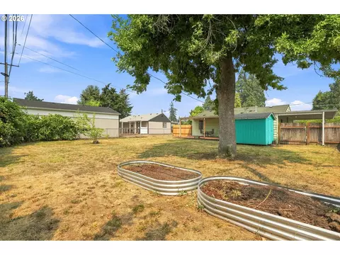 Exterior - 2685 E St, Springfield, OR 97477 photo 5 of 6