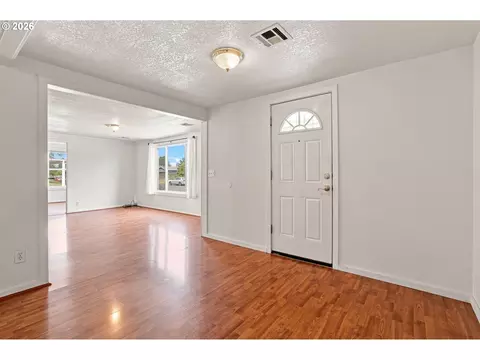Entry Way - 2685 E St, Springfield, OR 97477 photo 1 of 1