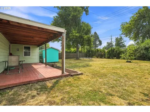 Exterior - 2685 E St, Springfield, OR 97477 photo 3 of 6