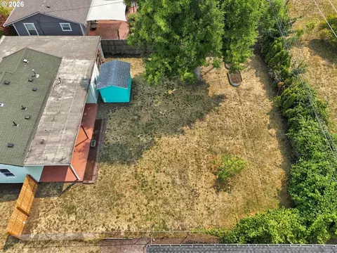 View/Area - 2685 E St, Springfield, OR 97477 photo 3 of 3