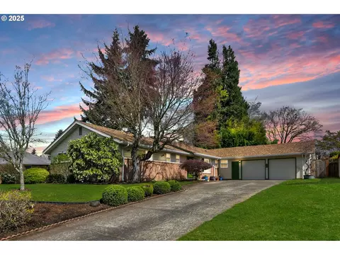 471 Roan Dr, Eugene, OR 97401