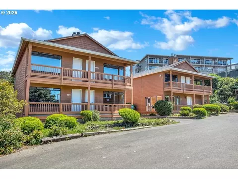 1379 Pacific Ave, Cannon Beach, OR 97110