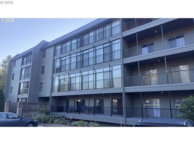 45 Eagle Crest Dr #405, Lake Oswego, OR 97035