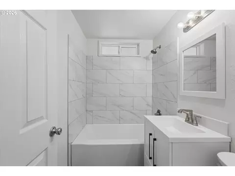 Bath - 1825 NE Roberts Ave, Gresham, OR 97030 photo 1 of 1