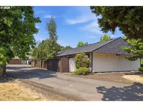 Exterior - 1825 NE Roberts Ave, Gresham, OR 97030 photo 5 of 6